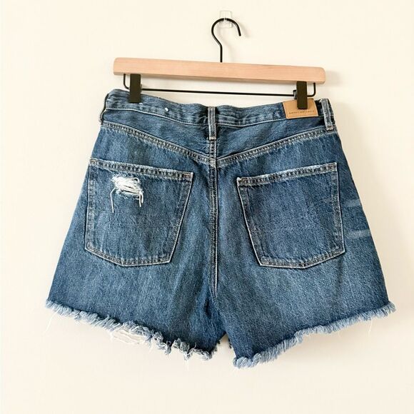 American Eagle 90s Boyfriend Shorts in Raw Hem Distressed Medium Wash - Size 6 - Picture 4 of 6
